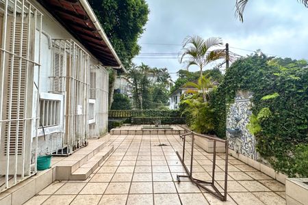 Casa à venda com 400m², 6 quartos e 2 vagas Casa à venda com 400m², 6 quartos e 2 vagasÁrea Externa