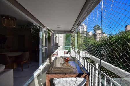 Apartamento à venda com 125m², 3 quartos e 2 vagasVaranda