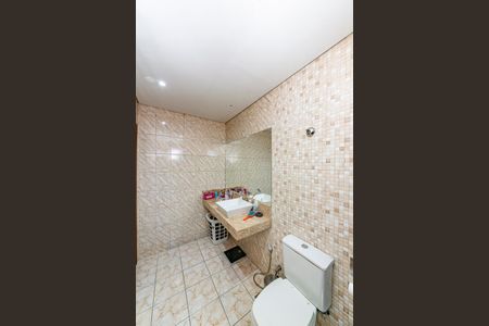 Casa à venda com 390m², 3 quartos e 3 vagasBanheiro da Suíte 2