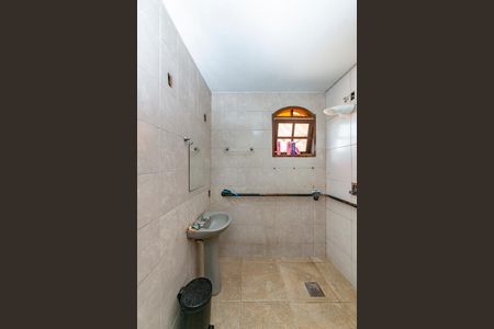 Casa à venda com 390m², 3 quartos e 3 vagasBanheiro da Suíte 1