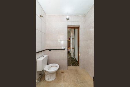 Casa à venda com 390m², 3 quartos e 3 vagasBanheiro da Suíte 1