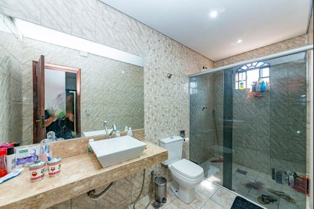 Casa à venda com 390m², 3 quartos e 3 vagasBanheiro da Suíte 2