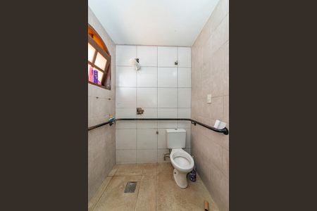 Casa à venda com 390m², 3 quartos e 3 vagasBanheiro da Suíte 1