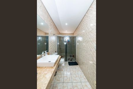 Casa à venda com 390m², 3 quartos e 3 vagasBanheiro da Suíte 2