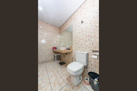 Casa à venda com 390m², 3 quartos e 3 vagasBanheiro da Suíte 2