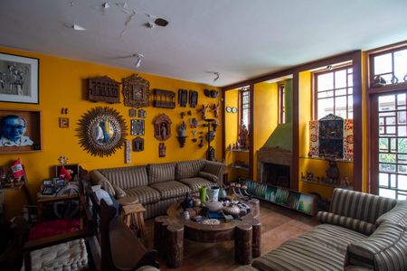 Sala de casa à venda com 3 quartos, 595m² em Caxingui, São Paulo