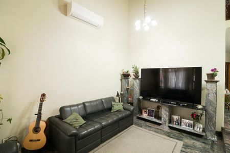 Sala de casa à venda com 4 quartos, 220m² em Jardim do Colegio (zona Norte), São Paulo