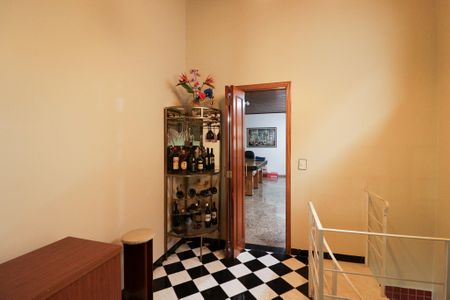 Casa à venda com 220m², 4 quartos e 3 vagasEscada