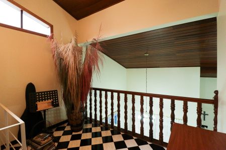 Casa à venda com 220m², 4 quartos e 3 vagasEscada