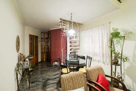 Casa à venda com 220m², 4 quartos e 3 vagasSala