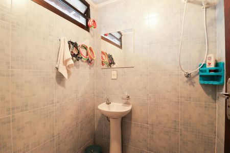 Casa à venda com 220m², 4 quartos e 3 vagasBanheiro da Piscina