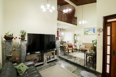 Casa à venda com 220m², 4 quartos e 3 vagasSala