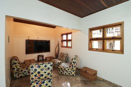 Casa à venda com 220m², 4 quartos e 3 vagasEscritório