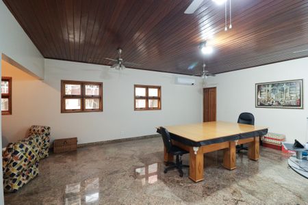 Casa à venda com 220m², 4 quartos e 3 vagasEscritório