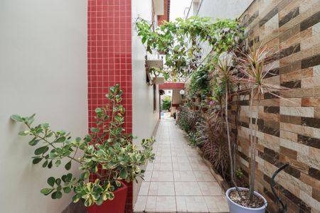 Casa à venda com 220m², 4 quartos e 3 vagasCorredor Lateral