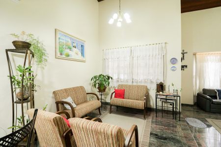 Casa à venda com 220m², 4 quartos e 3 vagasSala