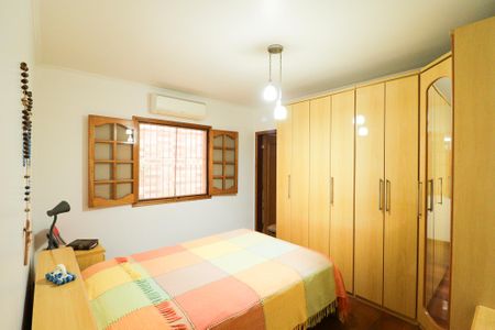 Casa à venda com 220m², 4 quartos e 3 vagasSuíte