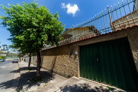 Casa para alugar com 315m², 4 quartos e 3 vagasFachada