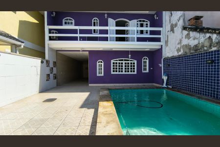 Casa de condomínio à venda com 231m², 3 quartos e 4 vagasQuintal