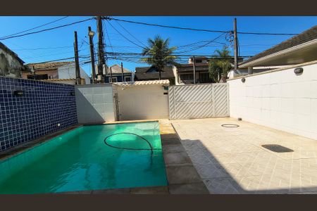 Casa de condomínio à venda com 231m², 3 quartos e 4 vagasQuintal