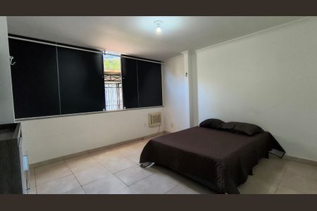 Casa de condomínio à venda com 231m², 3 quartos e 4 vagasQuarto 2