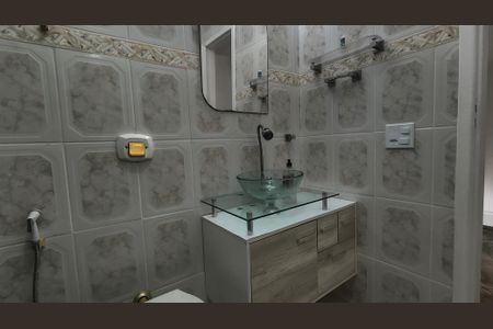 Casa de condomínio à venda com 231m², 3 quartos e 4 vagasBanheiro Social