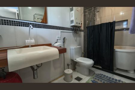 Casa de condomínio à venda com 231m², 3 quartos e 4 vagasBanheiro da Suíte