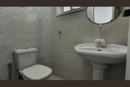 Casa de condomínio à venda com 231m², 3 quartos e 4 vagasLavabo