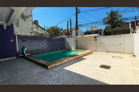 Casa de condomínio à venda com 231m², 3 quartos e 4 vagasQuintal