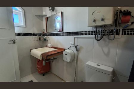 Casa de condomínio à venda com 231m², 3 quartos e 4 vagasBanheiro da Suíte