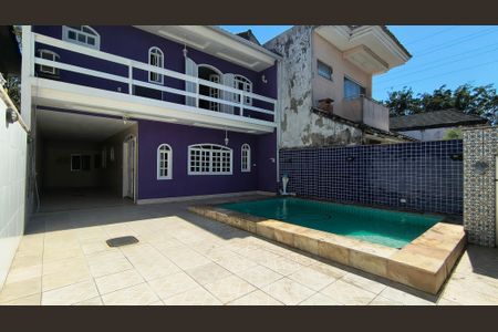 Casa de condomínio à venda com 231m², 3 quartos e 4 vagasQuintal