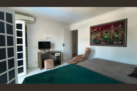 Casa de condomínio à venda com 231m², 3 quartos e 4 vagasSuíte