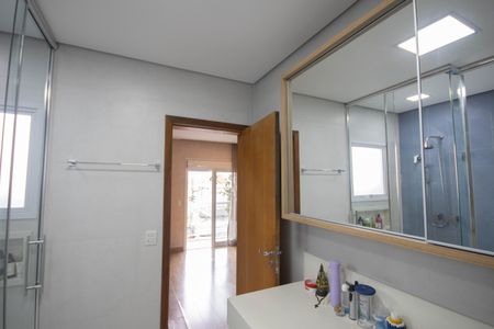 Casa para alugar com 350m², 3 quartos e 4 vagas Casa para alugar com 350m², 3 quartos e 4 vagasBanheiro da Suíte 1