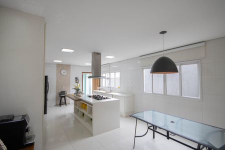 Casa para alugar com 350m², 3 quartos e 4 vagas Casa para alugar com 350m², 3 quartos e 4 vagasCozinha