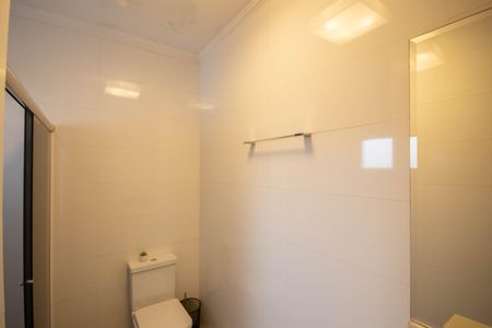 Casa para alugar com 350m², 3 quartos e 4 vagas Casa para alugar com 350m², 3 quartos e 4 vagasBanheiro da Suíte 2