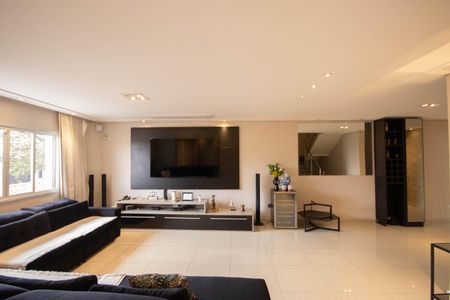 Casa para alugar com 350m², 3 quartos e 4 vagas Casa para alugar com 350m², 3 quartos e 4 vagasSala