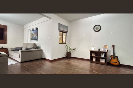 Casa para alugar com 396m², 5 quartos e 4 vagas Casa para alugar com 396m², 5 quartos e 4 vagasSala