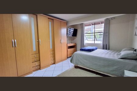 Casa para alugar com 396m², 5 quartos e 4 vagas Casa para alugar com 396m², 5 quartos e 4 vagasSuíte