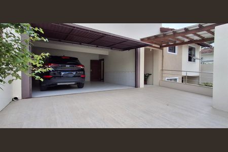 Casa para alugar com 396m², 5 quartos e 4 vagas Casa para alugar com 396m², 5 quartos e 4 vagasGaragem
