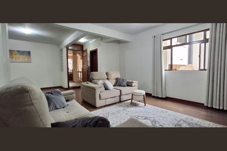 Casa para alugar com 396m², 5 quartos e 4 vagas Casa para alugar com 396m², 5 quartos e 4 vagasSala