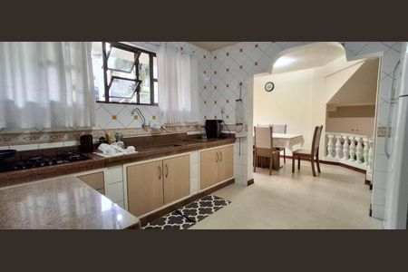 Casa para alugar com 396m², 5 quartos e 4 vagas Casa para alugar com 396m², 5 quartos e 4 vagasCozinha