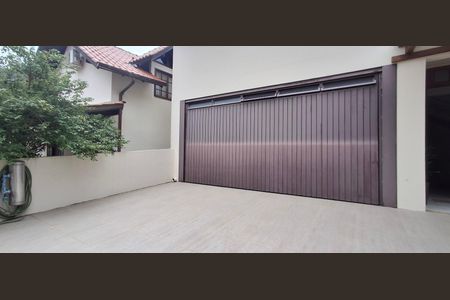 Casa para alugar com 396m², 5 quartos e 4 vagas Casa para alugar com 396m², 5 quartos e 4 vagasGaragem