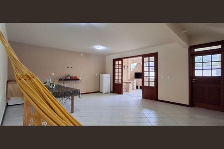 Casa para alugar com 396m², 5 quartos e 4 vagas Casa para alugar com 396m², 5 quartos e 4 vagasÁrea Gourmet