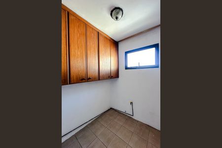 Apartamento à venda com 140m², 3 quartos e 2 vagas Apartamento à venda com 140m², 3 quartos e 2 vagasQuarto de Serviço
