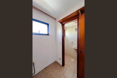 Apartamento à venda com 140m², 3 quartos e 2 vagas Apartamento à venda com 140m², 3 quartos e 2 vagasQuarto de Serviço