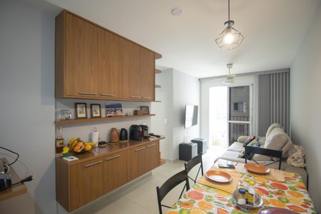 Sala de apartamento para alugar com 3 quartos, 61m² em Maria Paula, São Gonçalo