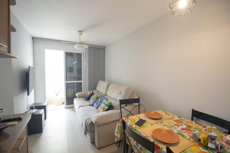 Sala de apartamento para alugar com 3 quartos, 61m² em Maria Paula, São Gonçalo