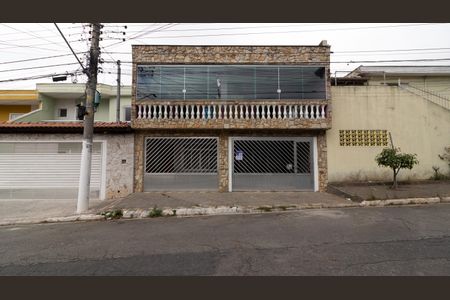 Casa à venda com 128m², 3 quartos e 2 vagas Casa à venda com 128m², 3 quartos e 2 vagasFachada