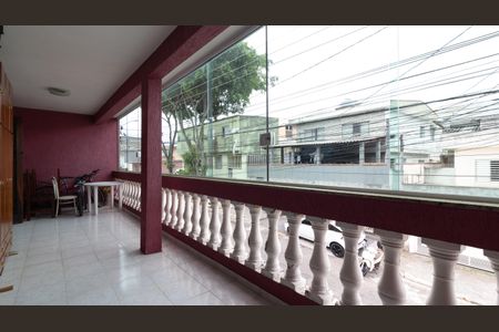 Casa à venda com 128m², 3 quartos e 2 vagas Casa à venda com 128m², 3 quartos e 2 vagasSacada do Quarto 3