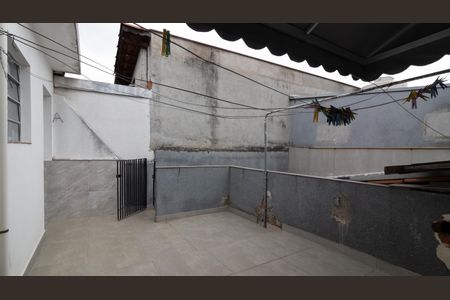 Casa à venda com 128m², 3 quartos e 2 vagas Casa à venda com 128m², 3 quartos e 2 vagasVaranda